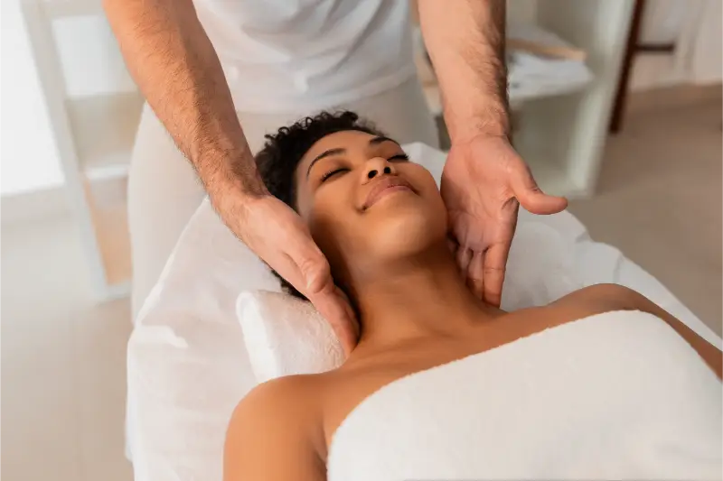 professional massaging the neck of a black lady 2025 03 18 18 21 13 utc